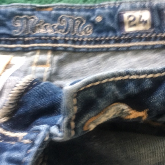 Miss Me Cropped Jeans - Picture 3 of 6